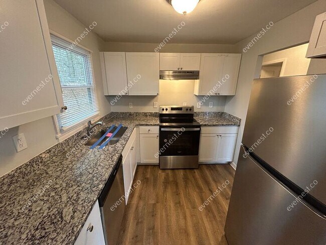 Photo - 2249 Polar Rock Pl SW