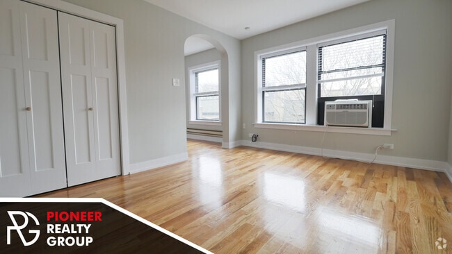 Building Photo - 560 W Arlington Pl Rental