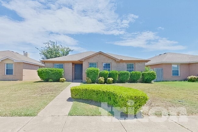 Building Photo - 2922 Marquis Ln