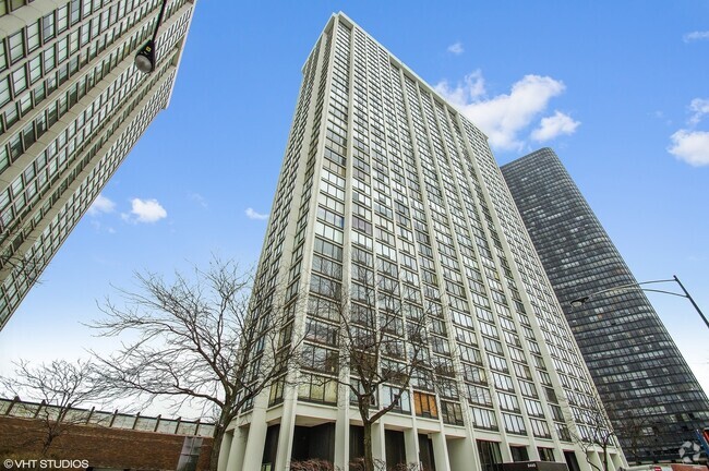 Building Photo - 5445 N Sheridan Rd Unit 2809 Rental