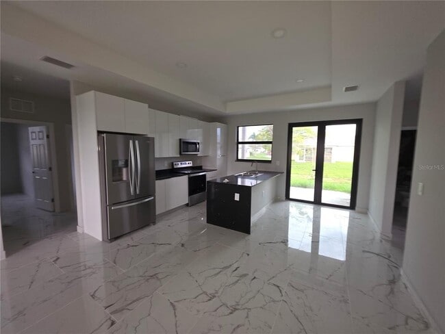 Photo - 1035 Kismet Pkwy W