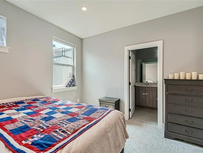 Photo - 1284 Stuart St