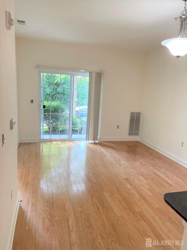 Photo - 13 Hughes Cir