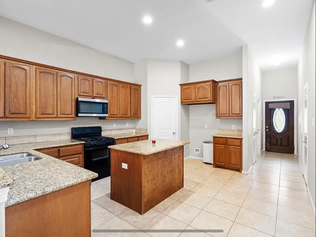 Photo - 111 Harbour Town Cir
