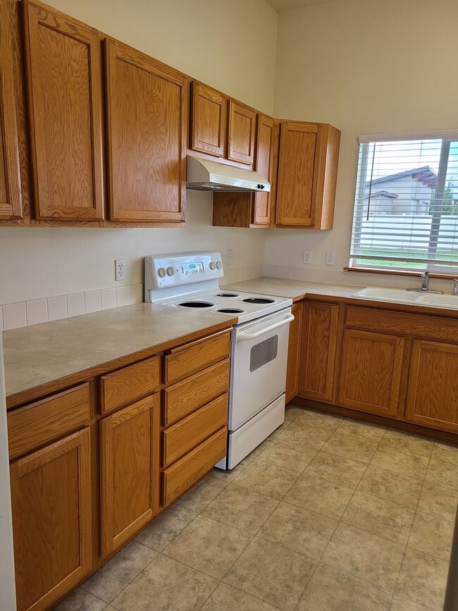 Photo - Lovely 3 Bedroom 2 Bath Sunshine Meadows Home for Rent!