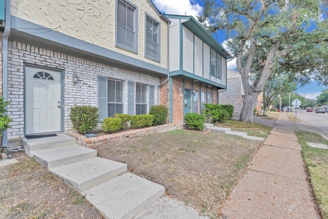 Photo - 7700 Creekbend Dr Unit 143