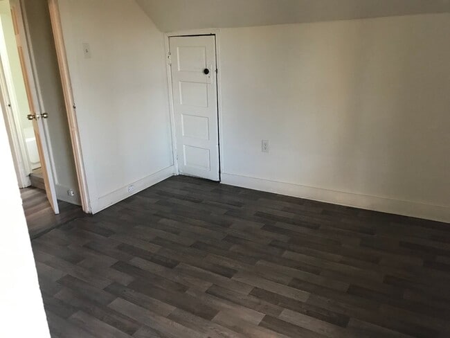 Photo - ELM 869-871 Unit 3