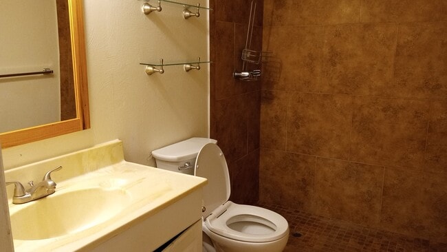 Building Photo - 5071 S Cherry Ave Rental