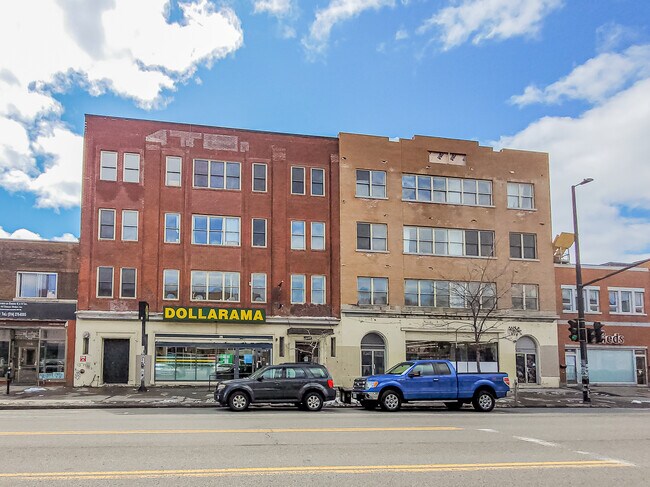 Building Photo - 5638 Av Du Parc