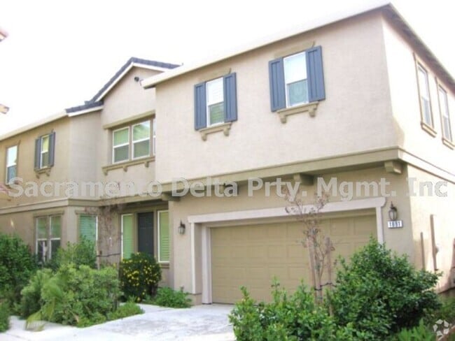 Building Photo - Great 3 bedroom 3 bath home