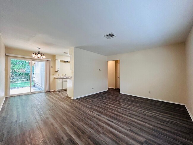 Photo - 5226 Pine Pl