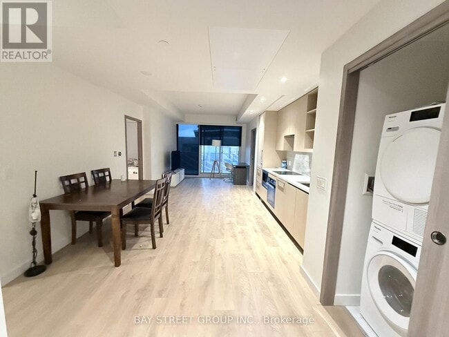 85 McMahon Dr Unit 507
