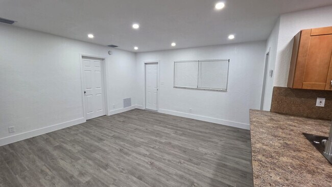 Photo - 618 SW 14th Terrace Unit 5