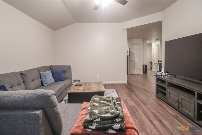 Photo - 1914 Castroville Trl Unit A