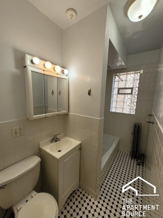 Photo - 916 Reba Pl Unit 2N
