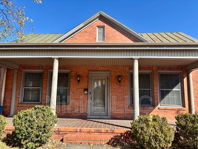 Photo - 310 W Broad St Unit B