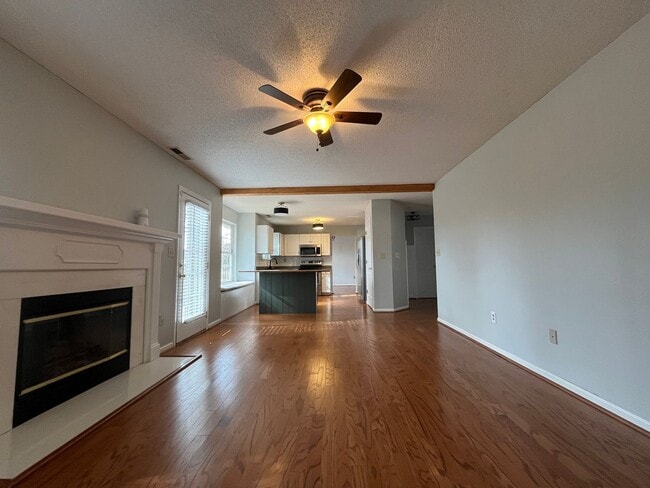 Photo - Spacious 3/3 Available For Move In Now