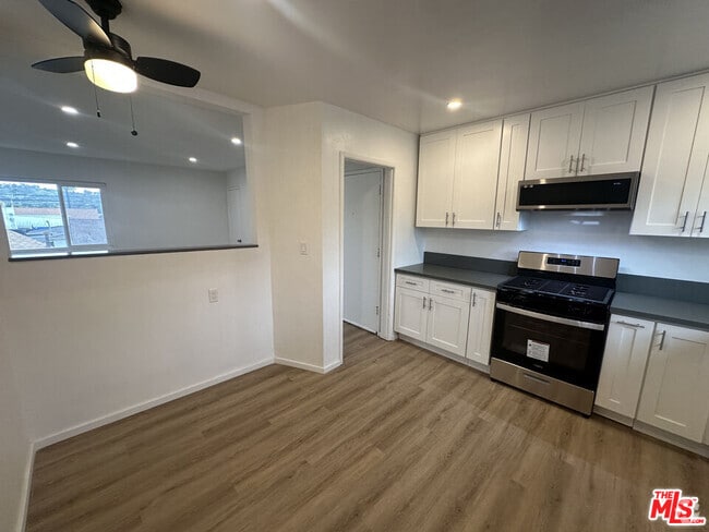 Building Photo - 2530 Carmona Ave Rental