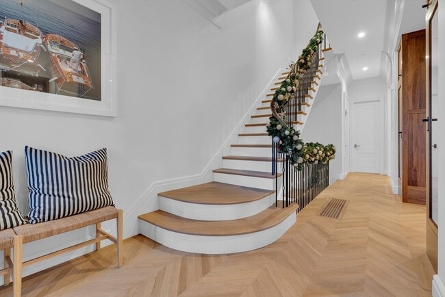 Photo - 352 Marlborough St