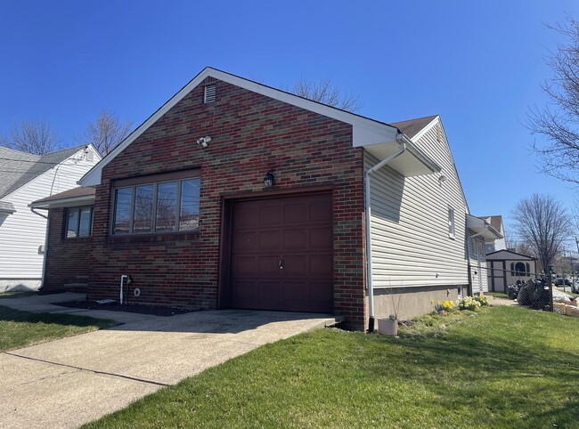 Photo - 664 9th St House
