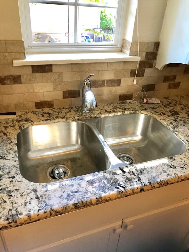 Photo - 1704 Sam Wilson St Unidad 7