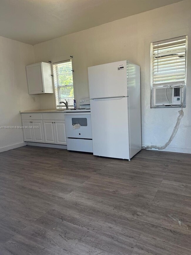 Building Photo - 2711 SW 14th St Rental