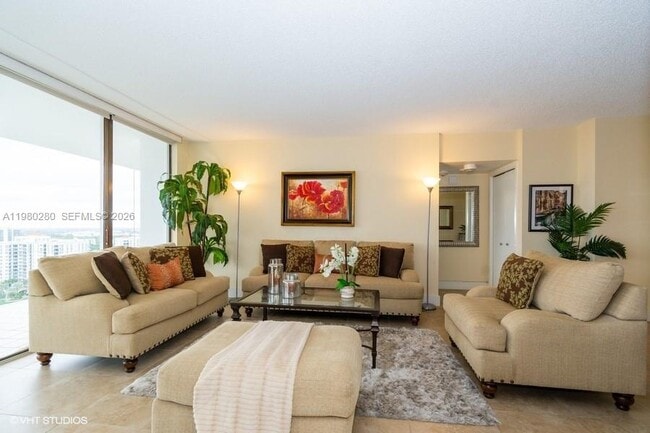 Photo - 19707 Turnberry Way Unidad C