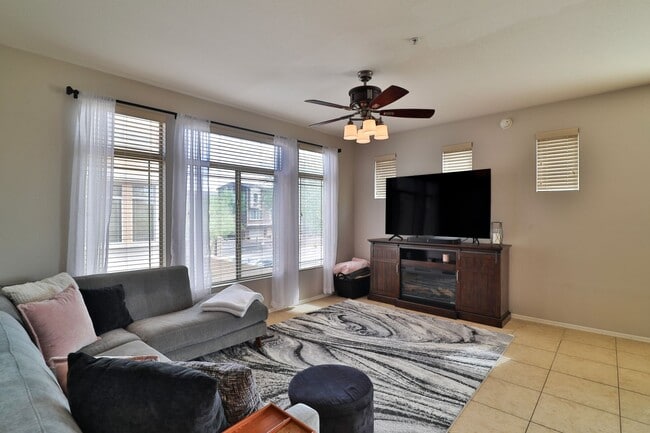 Photo - 240 W Juniper Ave