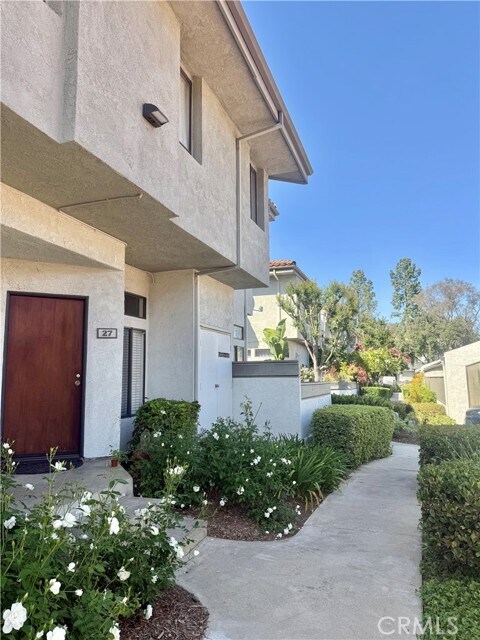 Photo - 27 Willowcrest Ln