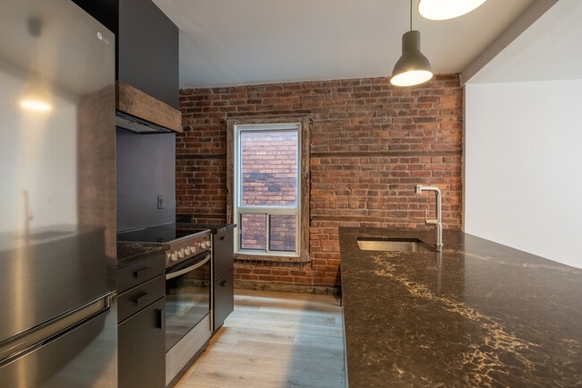 Photo - 41 Burlington St E Unit 1