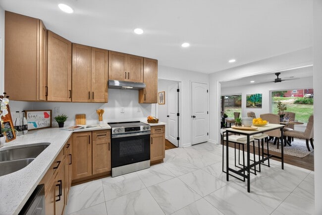 Photo - 1803 Fay St SE
