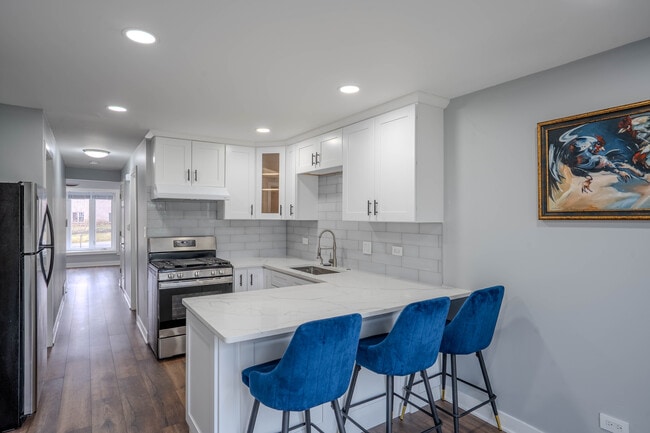 Building Photo - 620 57th St Unit 1