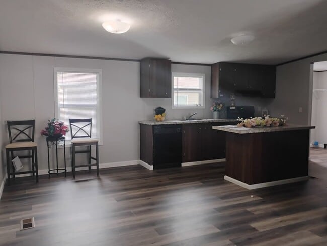 Photo - 166 Elm Dr
