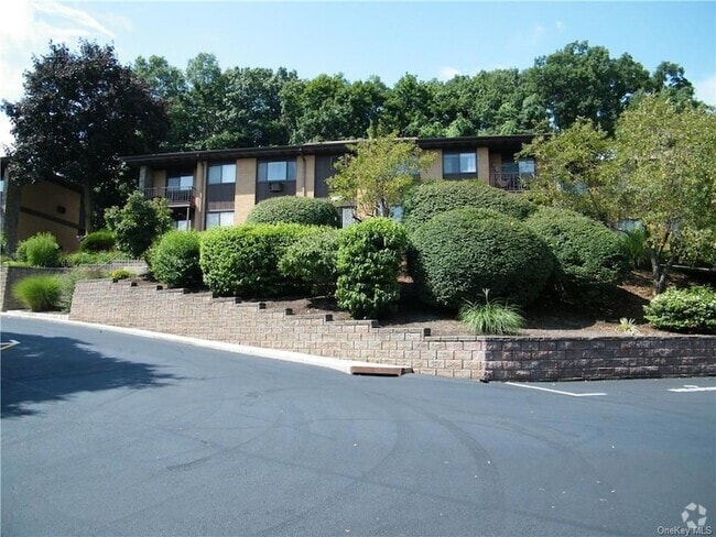 Building Photo - 8 E Lawrence Park Dr Unit 7 Rental