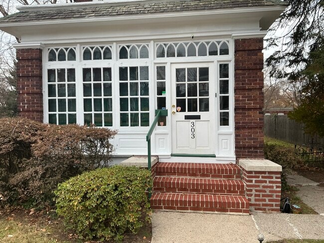 Photo - 303 E 19th St