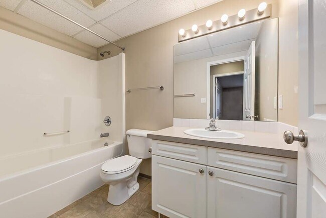 Photo - Samuel Grove