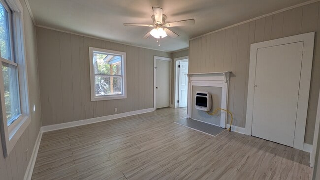 Photo - 110 Dye St