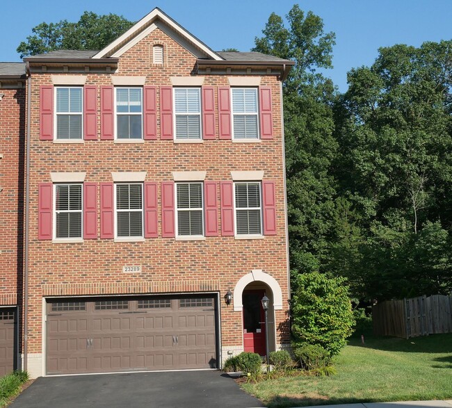 Gorgeous End Unit Garage Townhome In Bramb... - Gorgeous End Unit Garage Townhome In Bramb...