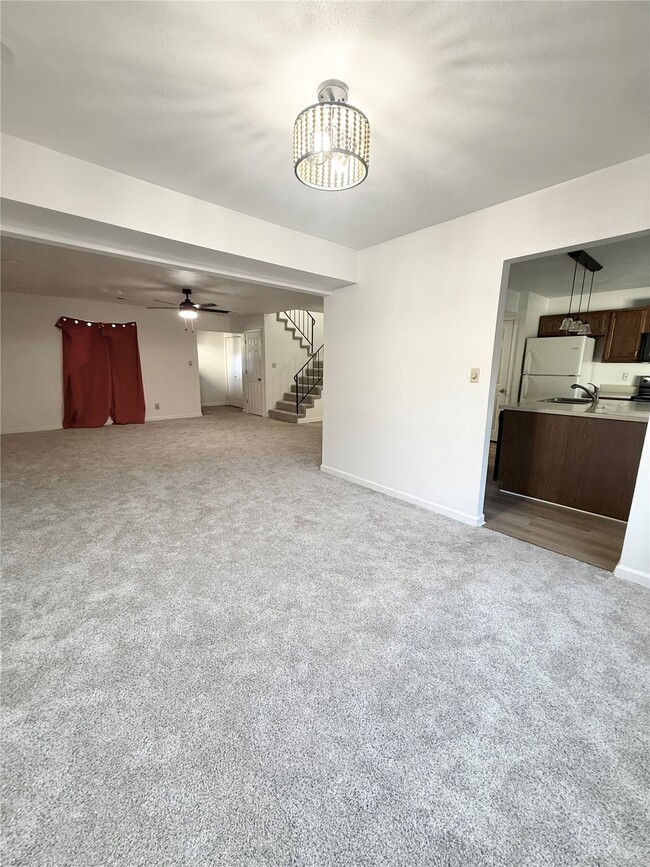 Photo - 307 Britanna Dr