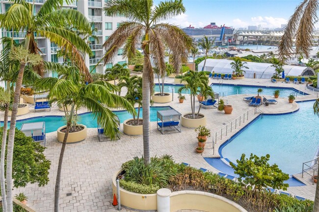 Building Photo - 253 NE 2nd St Unit 1109