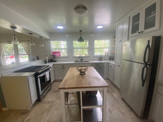 Photo - 669 Parks St