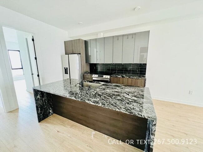 Building Photo - 1306 N Front-3F Unit 3F Rental