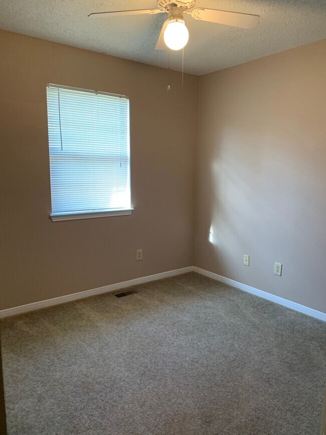 Athens Square Apartments For Rent in Athens, AL