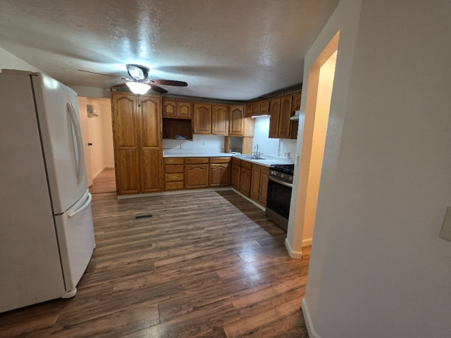 Photo - 2260 E Hearne Ave