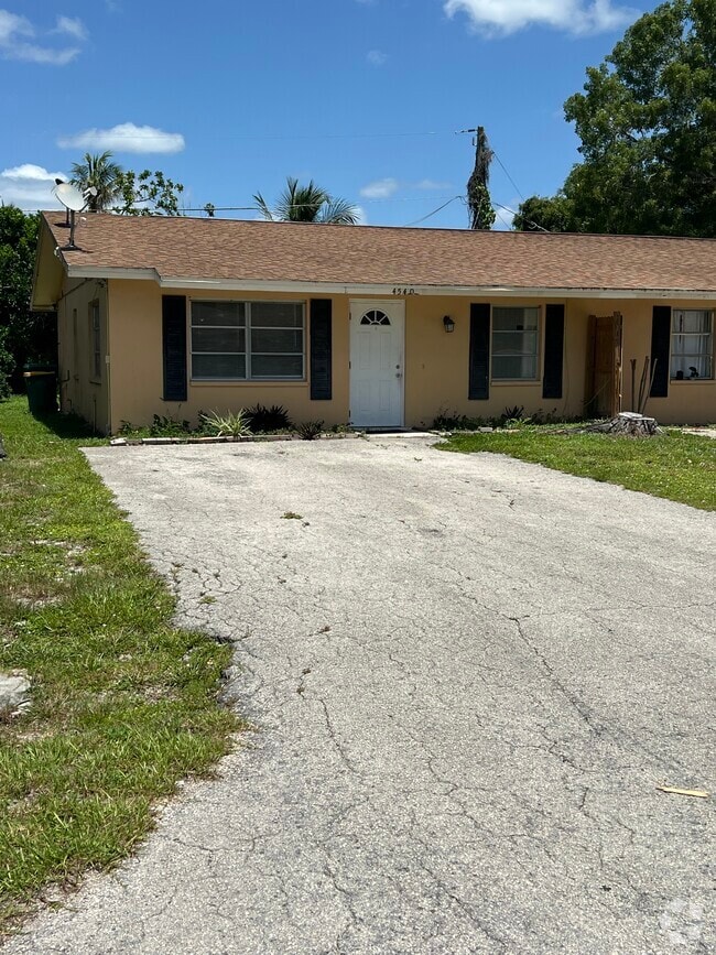 Building Photo - 4540 Boabadilla St Rental