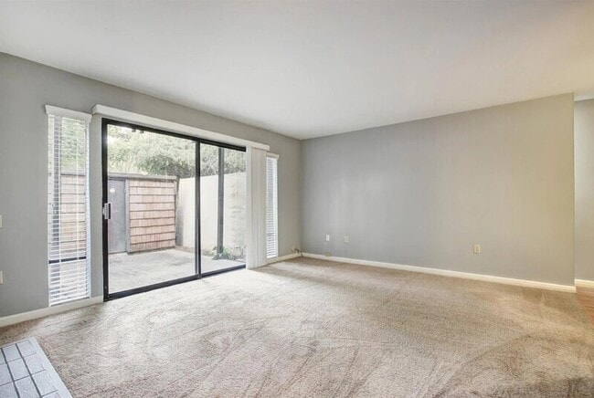 886 Woodside Ln E Unit 1