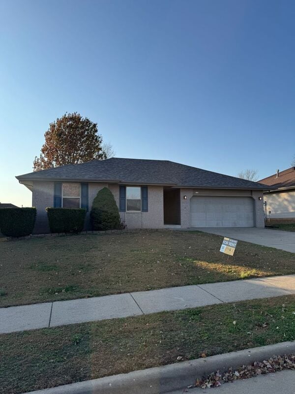 Building Photo - 841 S Hazelnut Ave