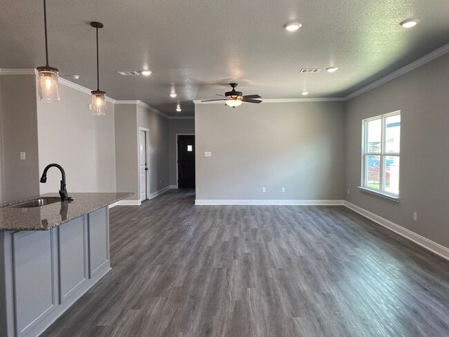Photo - 1615 Black Kettle Trl