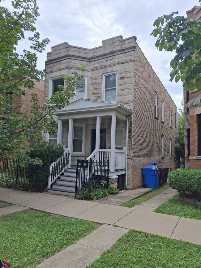 Building Photo - 2641 W Altgeld St Unit 2 Rental