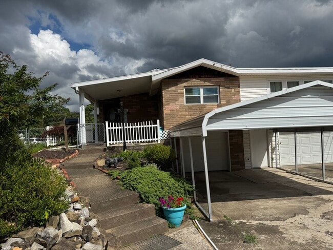 Photo - ROOM TO ROAM! SPACIOUS VIENNA RANCH-STYLE ...